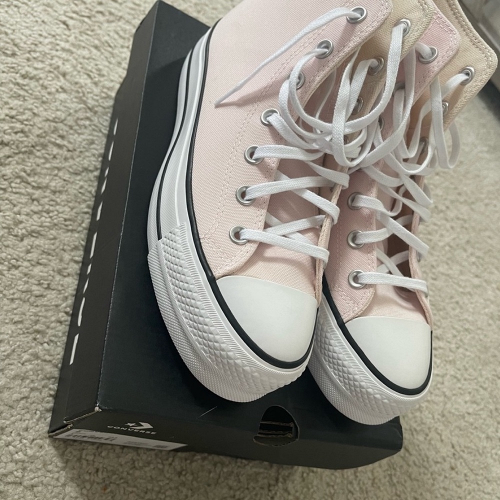 ❤️SOLD❤️Converse Chuck Taylor All Star Lift platform high tops size 8